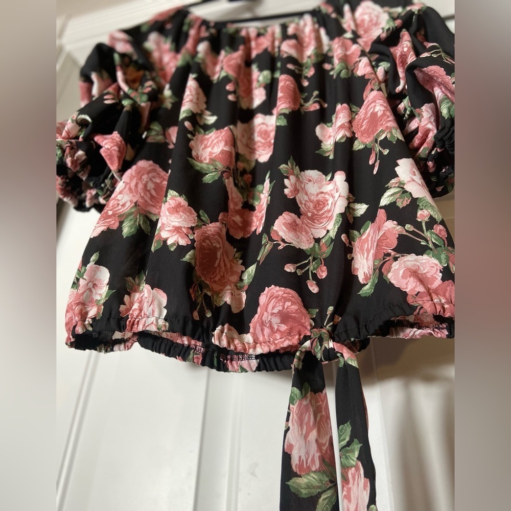 CeCe~Black/Pink RoseFloral~Off Shoulder~Tiered Sleeve~Hemline Tie~Blouse~Size L - Picture 9 of 15